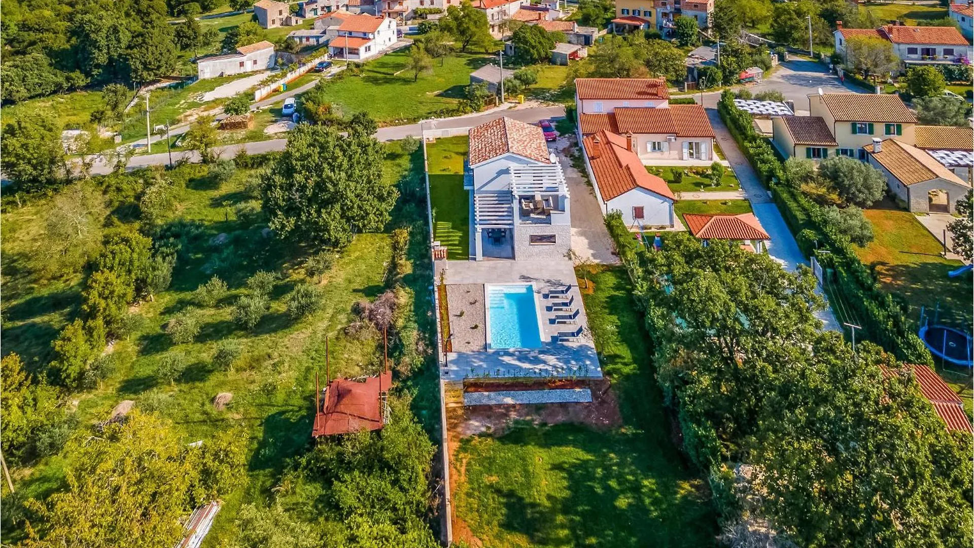 2 Bedroom Lovely Home In Hrboki 0*,