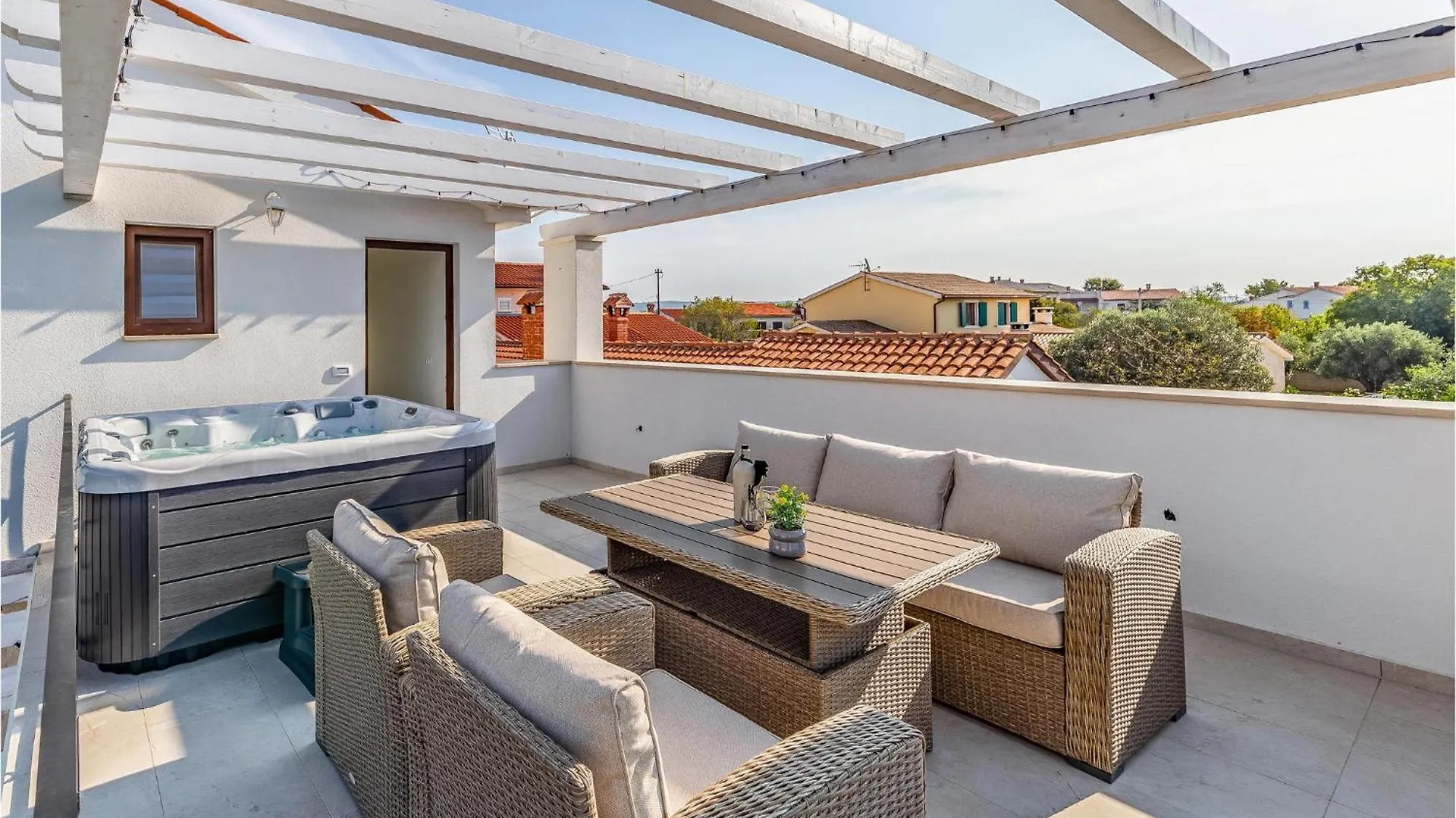 2 Bedroom Lovely Home In Hrboki 0*,