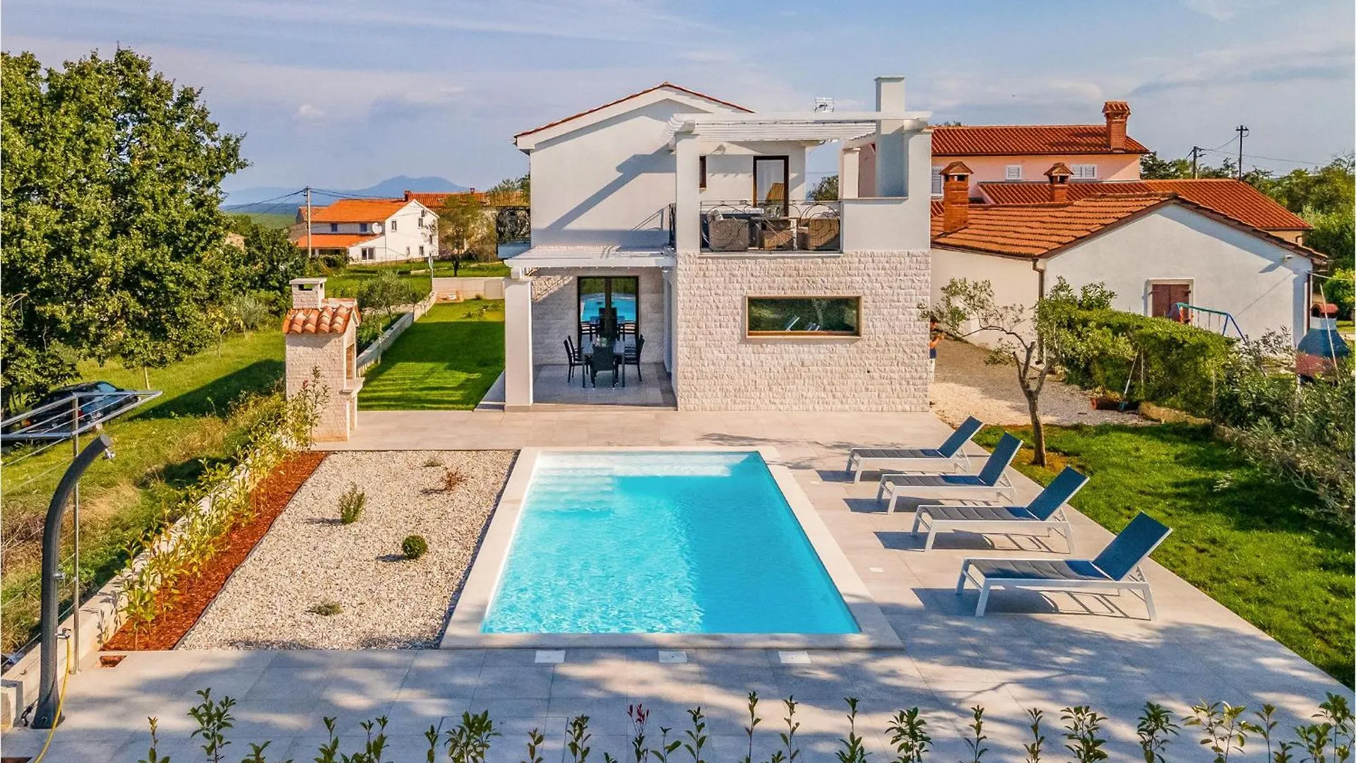 2 Bedroom Lovely Home In Hrboki Holiday home