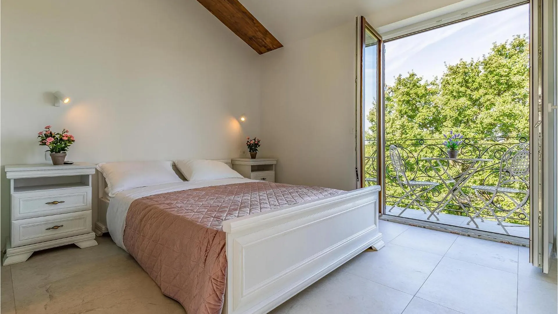 2 Bedroom Lovely Home In Hrboki 0*,