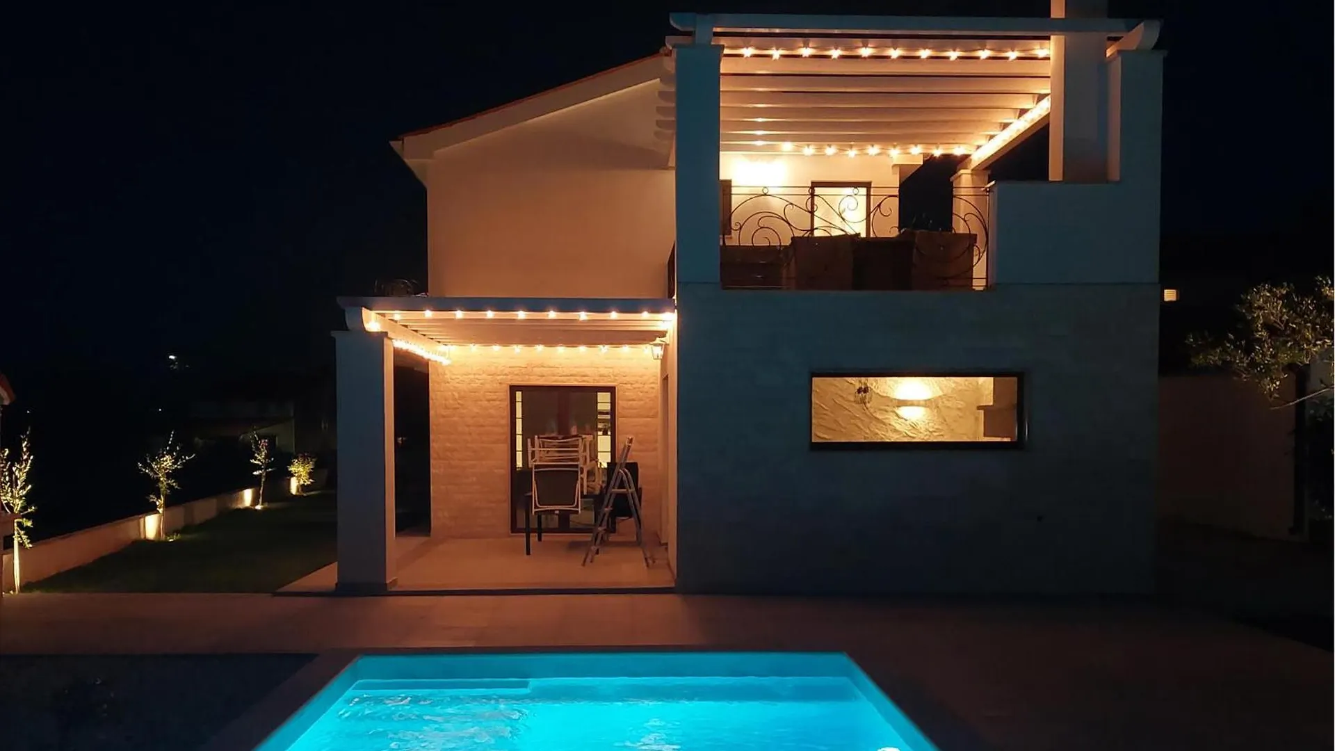 2 Bedroom Lovely Home In Hrboki Holiday home